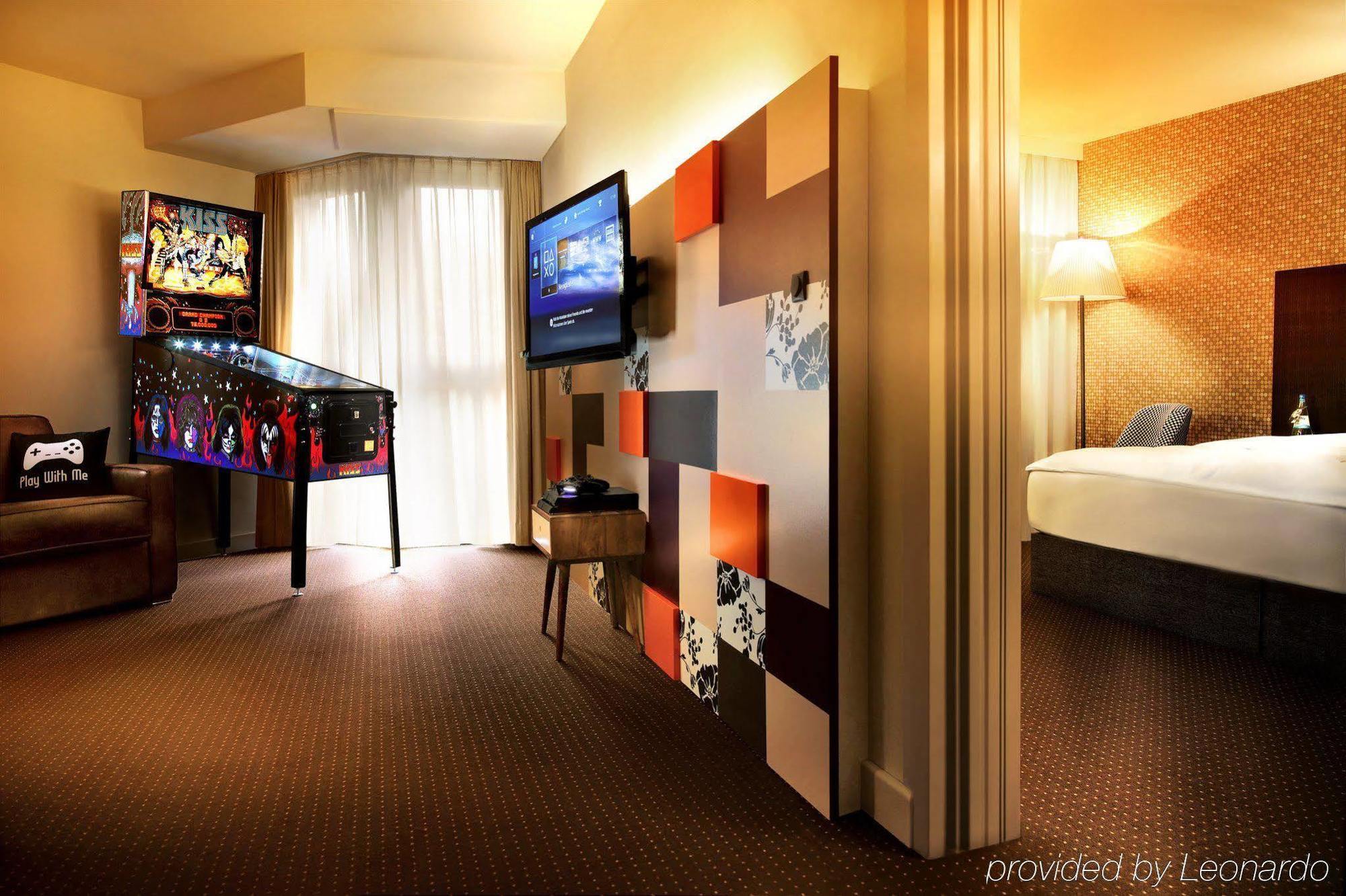 Courtyard By Marriott Berlin Teltow Hotel Bagian luar foto