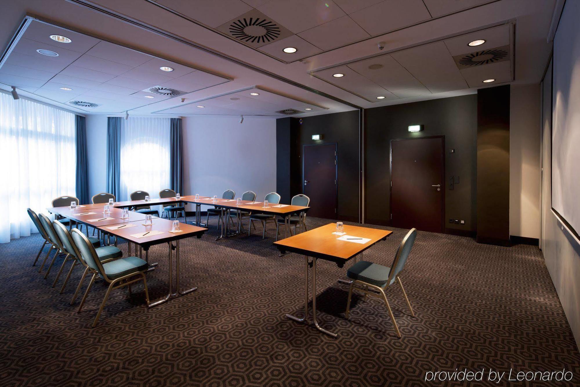Courtyard By Marriott Berlin Teltow Hotel Bagian luar foto